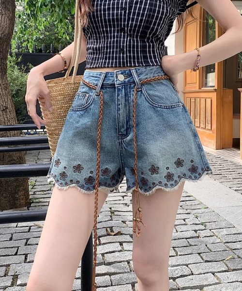 meJane(ミージェーン)の「フラワー刺繍スカラップ デニムショートパンツ(デニムパンツ・レディース・ブルー・L/M/S)」の8枚目の写真