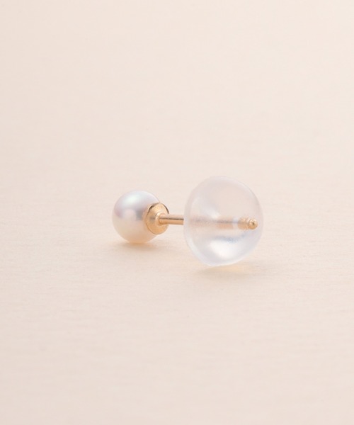 EMUNE(エミュネ)の「K10YG 3mm アコヤパールピアス(ピアス(片耳用)・レディース・ゴールド・ONE SIZE)」の4枚目の写真