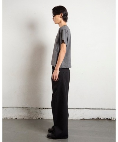 NVRFRGT（ネヴァーフォーゲット）の「3D TWISTED WIDE LEG JEANS/デニム/立体裁断/ブラックデニム/タンブルバイオストーンウォッシュ加工/シグネチャーアイテム/NVRFRGT（デニムパンツ・メンズ・ブラック・2/1/3）」の4枚目の写真