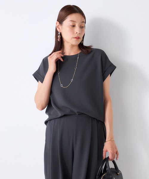 GALLORIA(ギャローリア)の「【セットアップで着られる】さらさらジョーゼットTブラウス(シャツ/ブラウス・レディース・ダークブラウン/チャコールグレー/ブラック・M/LL/L/S)」の2枚目の写真