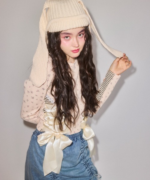 Candy Stripper(キャンディストリッパー)の「SHOULDER PAD FLOWER トップス(Tシャツ/カットソー・レディース・アイボリー/ブラック/グレー・FREE)」の13枚目の写真