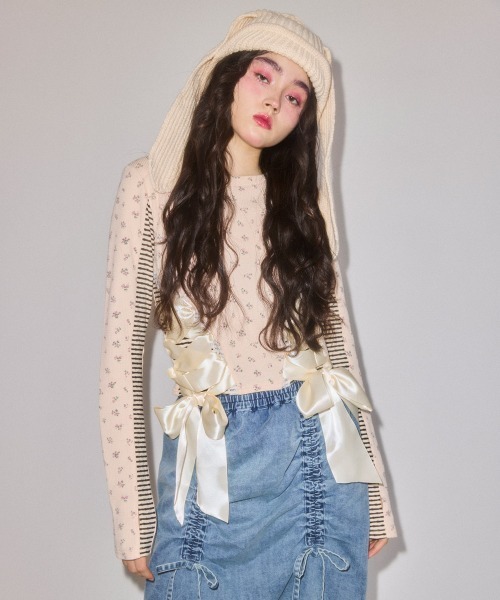 Candy Stripper(キャンディストリッパー)の「SHOULDER PAD FLOWER トップス(Tシャツ/カットソー・レディース・アイボリー/ブラック/グレー・FREE)」の6枚目の写真