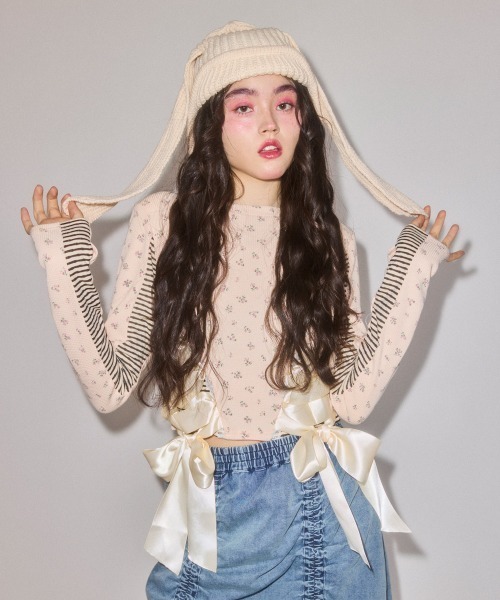 Candy Stripper(キャンディストリッパー)の「SHOULDER PAD FLOWER トップス(Tシャツ/カットソー・レディース・アイボリー/ブラック/グレー・FREE)」の11枚目の写真