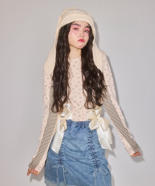 Candy Stripper(キャンディストリッパー)の「SHOULDER PAD FLOWER トップス(Tシャツ/カットソー・レディース・アイボリー/ブラック/グレー・FREE)」の12枚目の写真