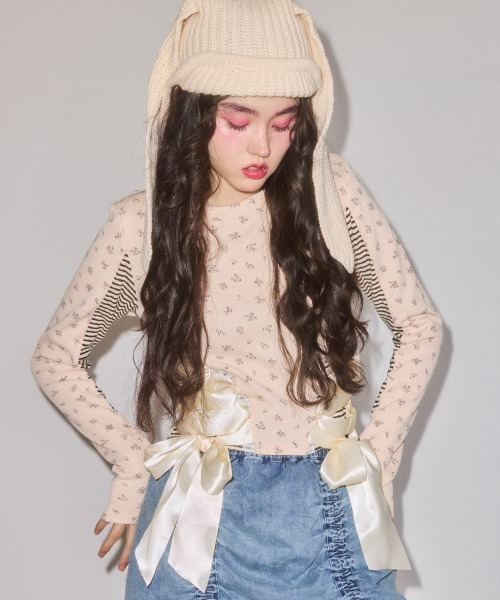 Candy Stripper(キャンディストリッパー)の「SHOULDER PAD FLOWER トップス(Tシャツ/カットソー・レディース・アイボリー/ブラック/グレー・FREE)」の15枚目の写真