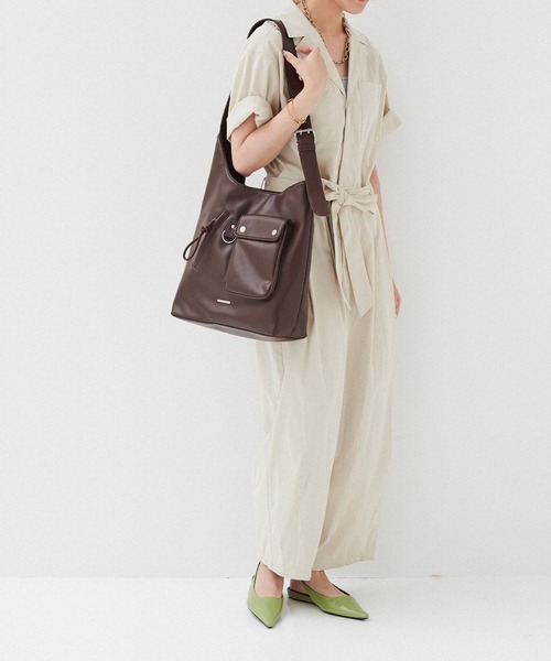 ELLEgirl（エルガール）の「ワンハンドルアウトポケットショルダー【A4収納可能】（トートバッグ・レディース・ブラウン/ブラック・FREE）」の14枚目の写真