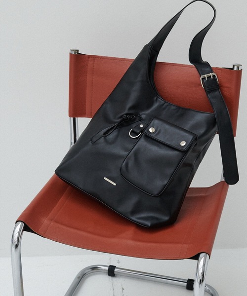 ELLEgirl（エルガール）の「ワンハンドルアウトポケットショルダー【A4収納可能】（トートバッグ・レディース・ブラウン/ブラック・FREE）」の9枚目の写真