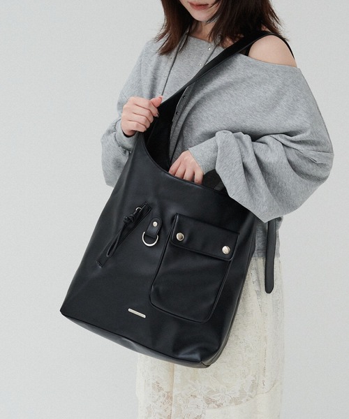 ELLEgirl（エルガール）の「ワンハンドルアウトポケットショルダー【A4収納可能】（トートバッグ・レディース・ブラウン/ブラック・FREE）」の4枚目の写真