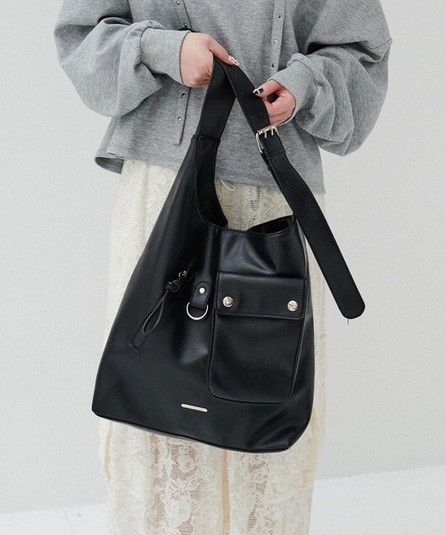 ELLEgirl（エルガール）の「ワンハンドルアウトポケットショルダー【A4収納可能】（トートバッグ・レディース・ブラウン/ブラック・FREE）」の5枚目の写真