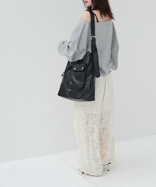 ELLEgirl（エルガール）の「ワンハンドルアウトポケットショルダー【A4収納可能】（トートバッグ・レディース・ブラウン/ブラック・FREE）」の8枚目の写真