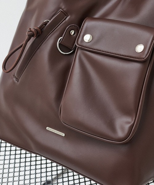 ELLEgirl（エルガール）の「ワンハンドルアウトポケットショルダー【A4収納可能】（トートバッグ・レディース・ブラウン/ブラック・FREE）」の18枚目の写真