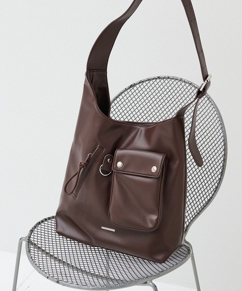 ELLEgirl（エルガール）の「ワンハンドルアウトポケットショルダー【A4収納可能】（トートバッグ・レディース・ブラウン/ブラック・FREE）」の17枚目の写真