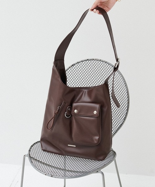 ELLEgirl（エルガール）の「ワンハンドルアウトポケットショルダー【A4収納可能】（トートバッグ・レディース・ブラウン/ブラック・FREE）」の16枚目の写真