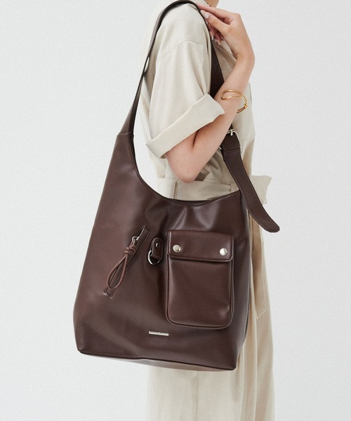 ELLEgirl（エルガール）の「ワンハンドルアウトポケットショルダー【A4収納可能】（トートバッグ・レディース・ブラウン/ブラック・FREE）」の10枚目の写真