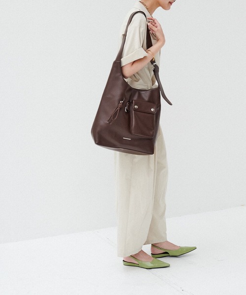ELLEgirl（エルガール）の「ワンハンドルアウトポケットショルダー【A4収納可能】（トートバッグ・レディース・ブラウン/ブラック・FREE）」の15枚目の写真