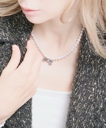 Auralyn（オーラリン）の「Rhinestone RibbonPearl Necklace（ネックレス）」