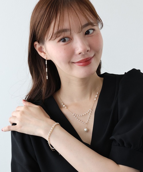 BLUEEAST（ブルーイースト）の「トリプルパールロングピアス / ニッケルフリー（ピアス（両耳用）・レディース・シルバー/ゴールド・FREE）」の7枚目の写真
