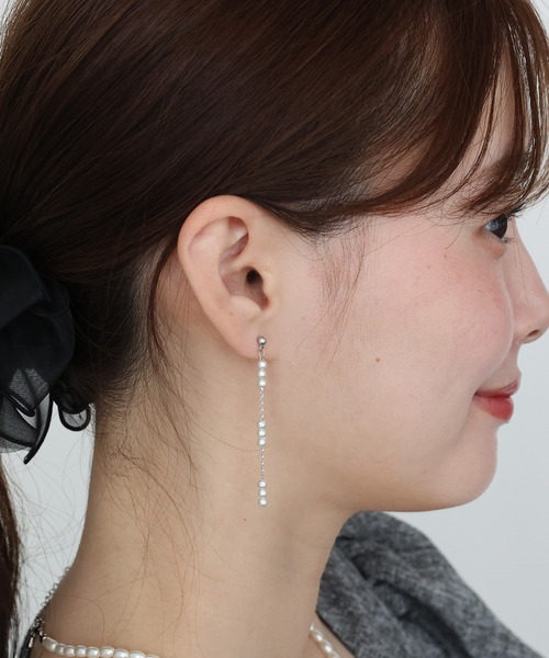 BLUEEAST（ブルーイースト）の「トリプルパールロングピアス / ニッケルフリー（ピアス（両耳用）・レディース・シルバー/ゴールド・FREE）」の3枚目の写真