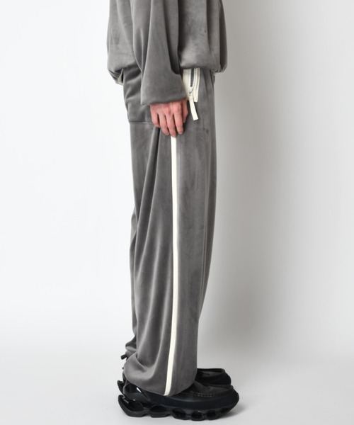 SUPERTHANKS(スーパーサンクス)の「ベロアバレルレッグラインパンツVelour barrel leg line pants(その他パンツ・メンズ・グレー×ホワイト/ブラック×ブラック/ブラック×グレー/グレー・S/L/M)」の22枚目の写真