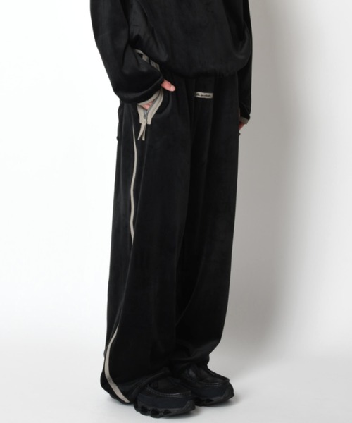 SUPERTHANKS(スーパーサンクス)の「ベロアバレルレッグラインパンツVelour barrel leg line pants(その他パンツ・メンズ・グレー×ホワイト/ブラック×ブラック/ブラック×グレー/グレー・S/L/M)」の7枚目の写真