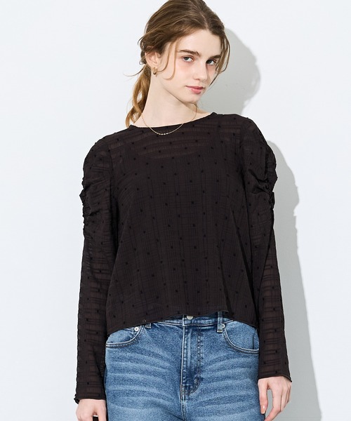 coca(coca)(コカ)の「クレープシャーリングドットギャザースリーブトップス(Tシャツ/カットソー・レディース・ブラウン/アイボリー・L/M/S)」の1枚目の写真