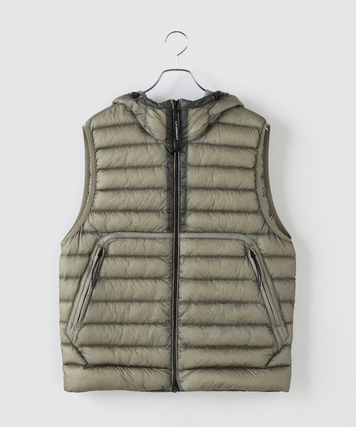 C.P. COMPANY(シーピーカンパニー)の「C.P.Company / シーピーカンパニー D.D. SHELL GOGGLE DOWN GILET(ダウンジャケット/コート・メンズ・チャコールグレー・MEDIUM/LARGE)」の1枚目の写真