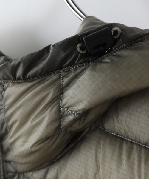 C.P. COMPANY(シーピーカンパニー)の「C.P.Company / シーピーカンパニー D.D. SHELL GOGGLE DOWN GILET(ダウンジャケット/コート・メンズ・チャコールグレー・MEDIUM/LARGE)」の3枚目の写真