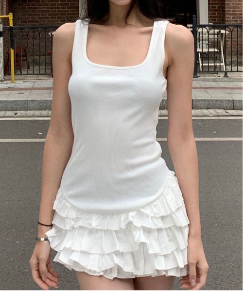 &soiree(アンドソワレ)の「スクエアネック裾フリルタンクトップ風ミニワンピース(ワンピース・レディース・ホワイト/ブラック・X-LARGE/LARGE/MEDIUM/SMALL)」の7枚目の写真