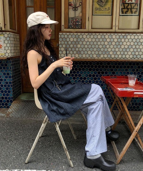 FAVORITO(ファヴォリート)の「デニムノーカラートップス(キャミソール・レディース・ブルー・F)」の14枚目の写真