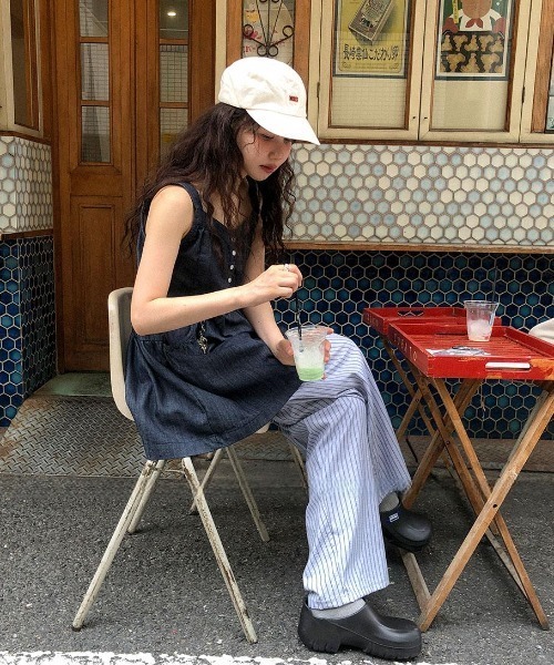 FAVORITO(ファヴォリート)の「デニムノーカラートップス(キャミソール・レディース・ブルー・F)」の16枚目の写真