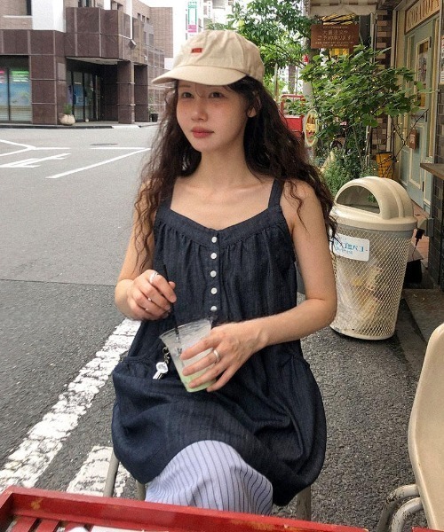 FAVORITO(ファヴォリート)の「デニムノーカラートップス(キャミソール・レディース・ブルー・F)」の21枚目の写真