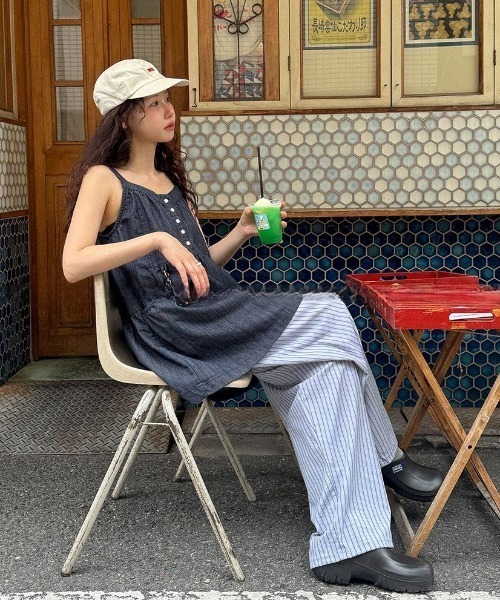 FAVORITO(ファヴォリート)の「デニムノーカラートップス(キャミソール・レディース・ブルー・F)」の19枚目の写真