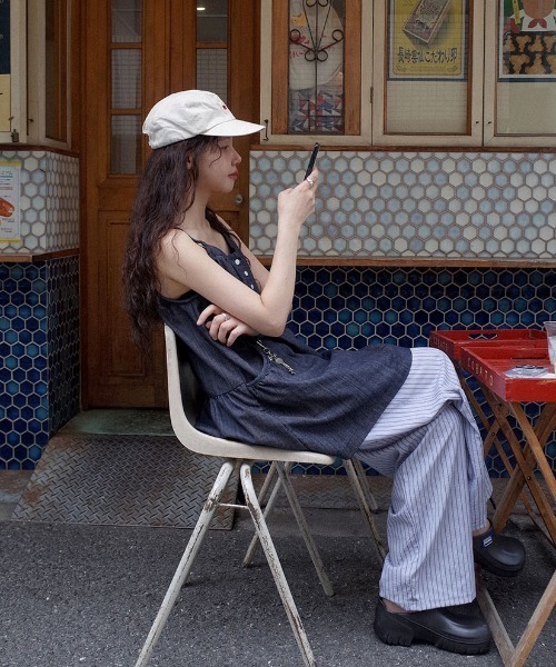 FAVORITO(ファヴォリート)の「デニムノーカラートップス(キャミソール・レディース・ブルー・F)」の15枚目の写真