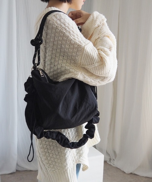 minia（ミニア）の「3wayで持てるこなれ感[ロープハンドルシャーリングショルダーバッグ]（ハンドバッグ・レディース・ブラック/オフホワイト・FREE）」の9枚目の写真