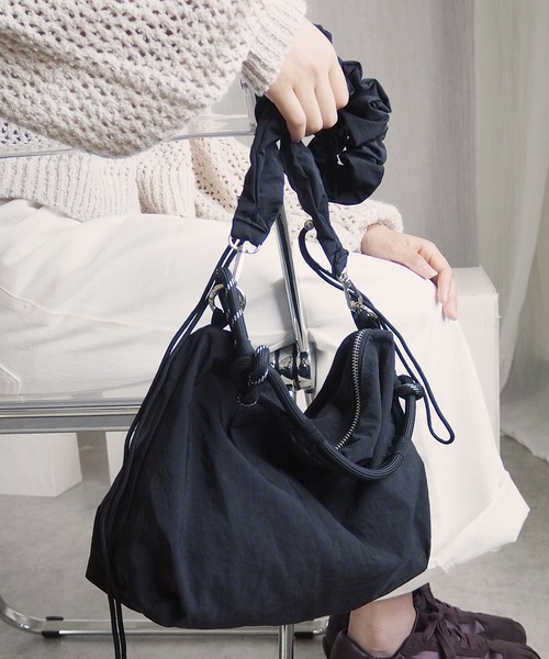 minia（ミニア）の「3wayで持てるこなれ感[ロープハンドルシャーリングショルダーバッグ]（ハンドバッグ・レディース・ブラック/オフホワイト・FREE）」の12枚目の写真
