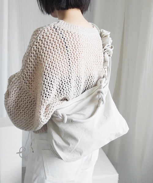 minia（ミニア）の「3wayで持てるこなれ感[ロープハンドルシャーリングショルダーバッグ]（ハンドバッグ・レディース・ブラック/オフホワイト・FREE）」の11枚目の写真