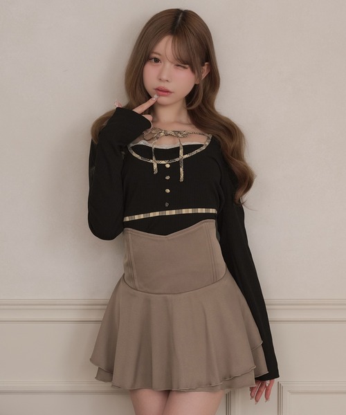 apres jour(アプレジュール)の「フロントリボンレイヤード風トップス(Tシャツ/カットソー・レディース・ベージュ/ブラック・X-LARGE/フリー)」の1枚目の写真