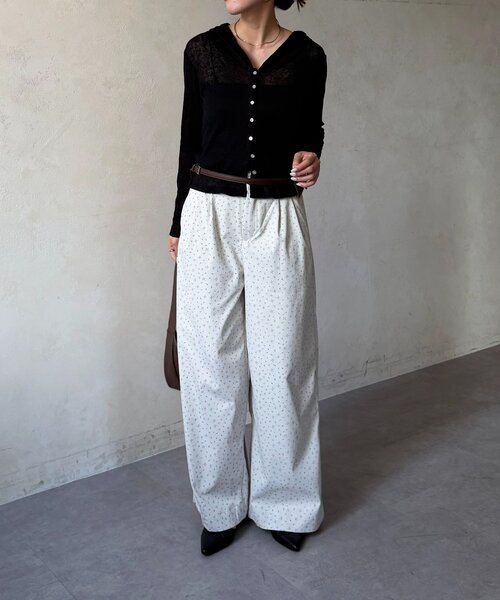 Thevon(ゼボン)の「小花柄タックパンツ(その他パンツ・レディース・ブラック/グレー・M/S)」の11枚目の写真