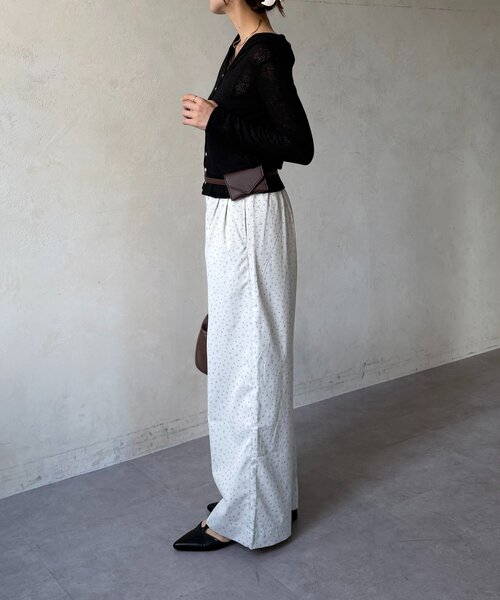 Thevon(ゼボン)の「小花柄タックパンツ(その他パンツ・レディース・ブラック/グレー・M/S)」の12枚目の写真