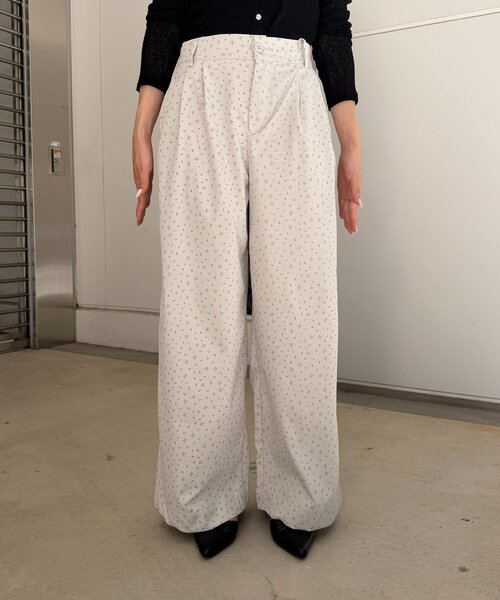Thevon(ゼボン)の「小花柄タックパンツ(その他パンツ・レディース・ブラック/グレー・M/S)」の15枚目の写真