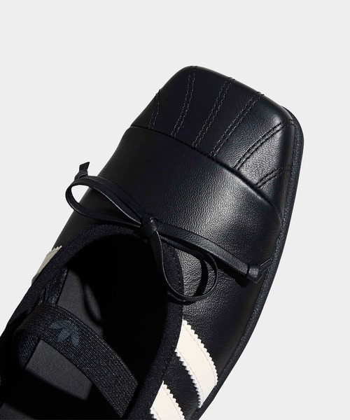 adidas(アディダス)の「【adidas(アディダス)】SUPERSTAR SQ BALLET W(スニーカー・レディース・ブラック系その他/オフホワイト・23.5/24.5/25/22.5)」の5枚目の写真
