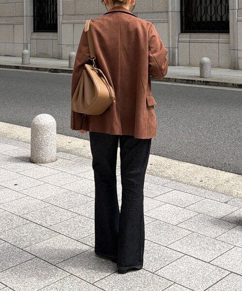 Thevon(ゼボン)の「裾ウェーブセミフレアデニムパンツ(デニムパンツ・レディース・インディゴブルー/ブラック・S/M)」の5枚目の写真