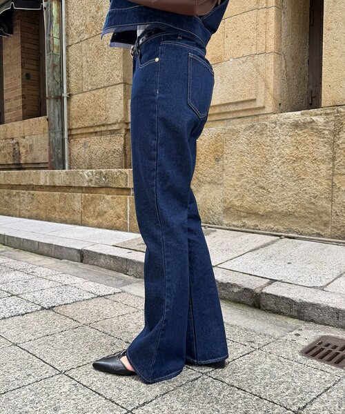 Thevon(ゼボン)の「裾ウェーブセミフレアデニムパンツ(デニムパンツ・レディース・インディゴブルー/ブラック・S/M)」の9枚目の写真