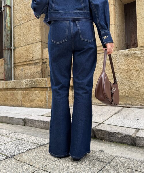 Thevon(ゼボン)の「裾ウェーブセミフレアデニムパンツ(デニムパンツ・レディース・インディゴブルー/ブラック・S/M)」の10枚目の写真