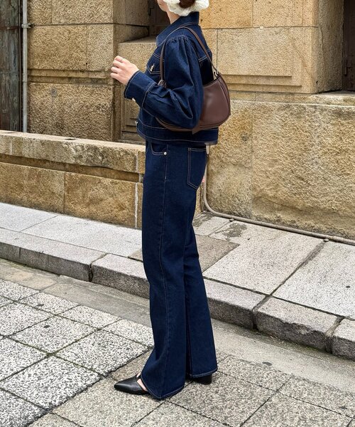 Thevon(ゼボン)の「裾ウェーブセミフレアデニムパンツ(デニムパンツ・レディース・インディゴブルー/ブラック・S/M)」の13枚目の写真