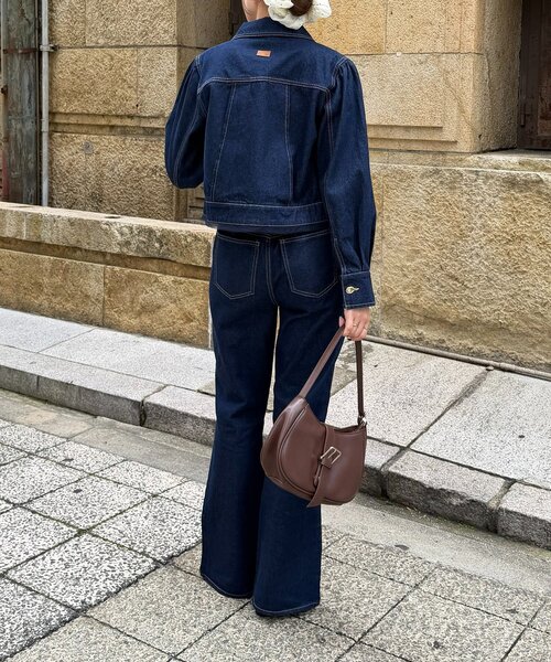 Thevon(ゼボン)の「裾ウェーブセミフレアデニムパンツ(デニムパンツ・レディース・インディゴブルー/ブラック・S/M)」の14枚目の写真