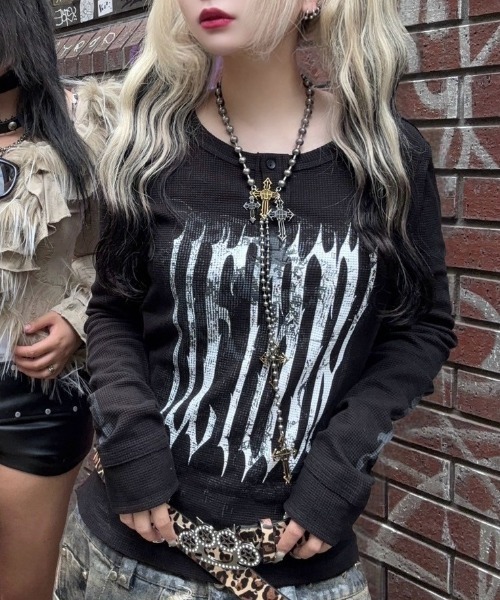 Never mind the XU / Chikashitsu+(ネバーマインド ザ エックスユー / チカシツプラス)の「【BABY09】dark waffle long sleeve / 【ベイビーナイン】ダークワッフル長袖Tシャツ(Tシャツ/カットソー・レディース・ブラック/ホワイト・M)」の18枚目の写真