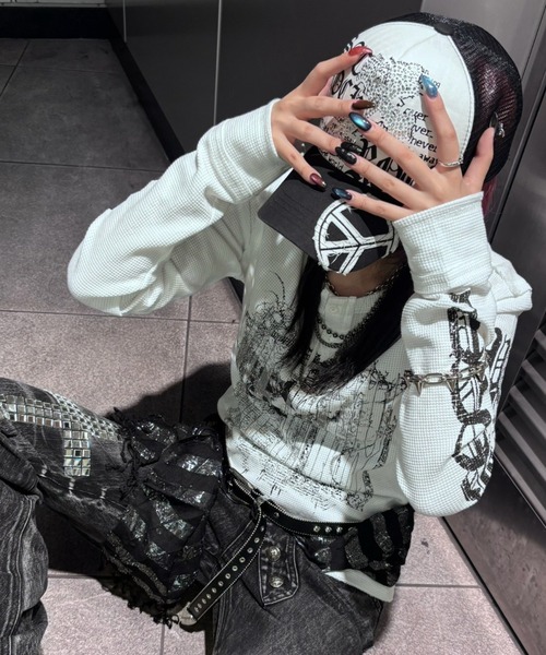 Never mind the XU / Chikashitsu+(ネバーマインド ザ エックスユー / チカシツプラス)の「【BABY09】dark waffle long sleeve / 【ベイビーナイン】ダークワッフル長袖Tシャツ(Tシャツ/カットソー・レディース・ブラック/ホワイト・M)」の3枚目の写真