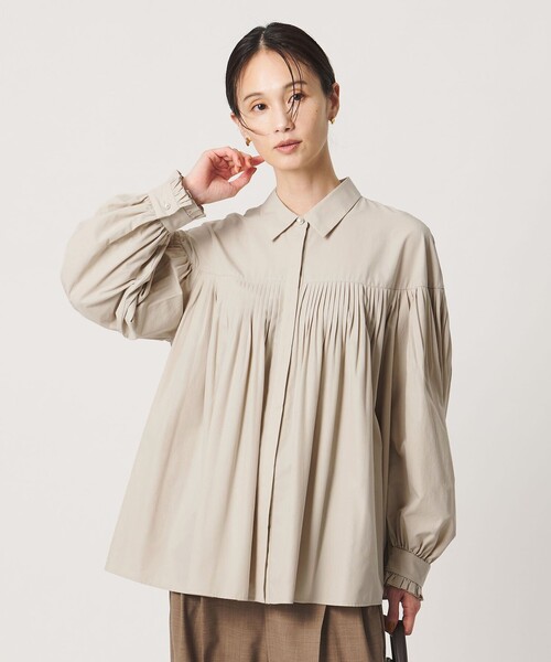UNITED ARROWS(ユナイテッドアローズ)の「パールライク ボタン タック フレア ブラウス(シャツ/ブラウス・レディース・ベージュ/ブラック/ホワイト・FREE)」の3枚目の写真