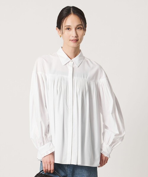 UNITED ARROWS(ユナイテッドアローズ)の「パールライク ボタン タック フレア ブラウス(シャツ/ブラウス・レディース・ベージュ/ブラック/ホワイト・FREE)」の1枚目の写真